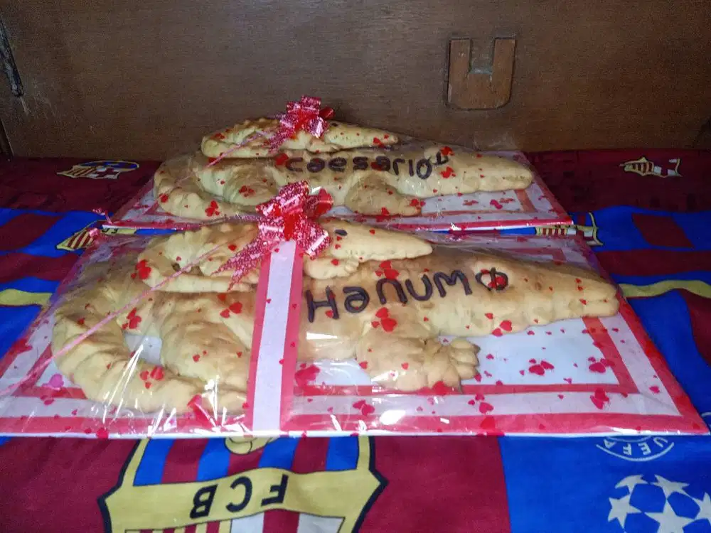 Seserahan Roti Buaya 70 Cm ( Sepasang + Anak)