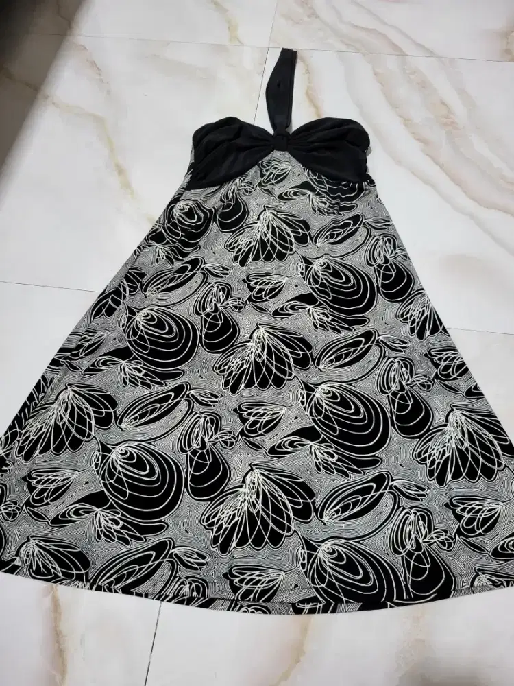 Dress hitam motif model tali halter