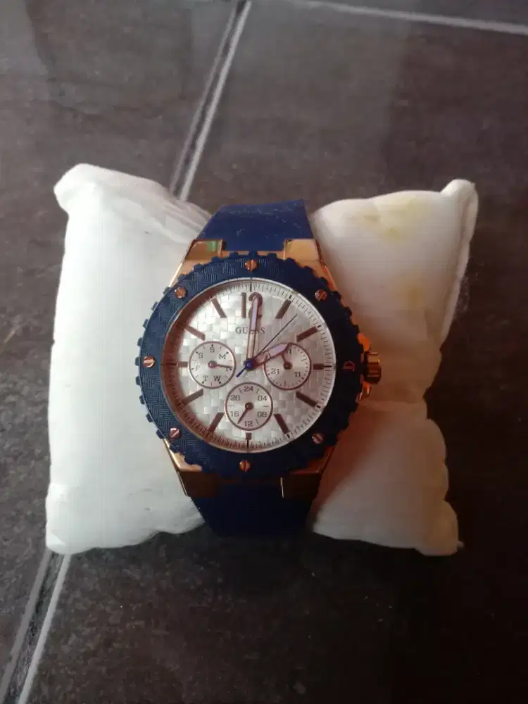 Jam tangan Guess no minus