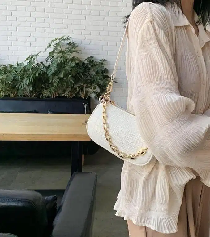 white shoulder bag