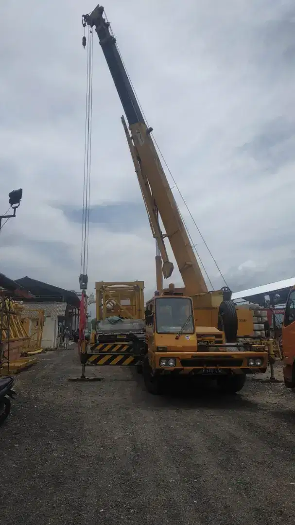 Mobile crane 25 Ton