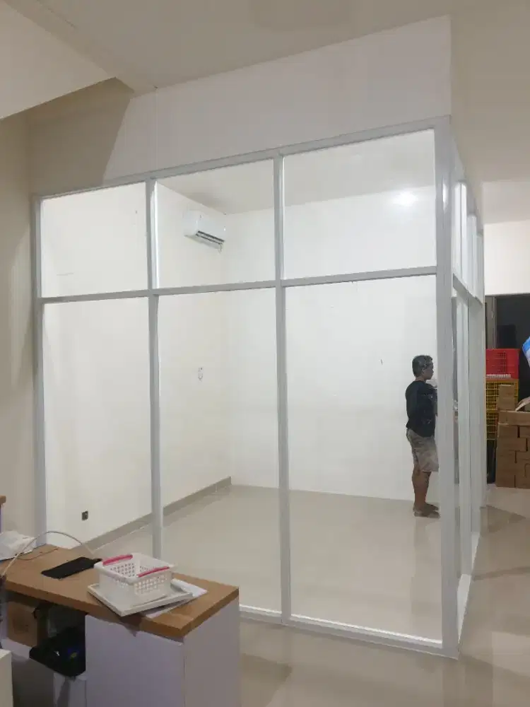 Spesialis almunium kaca (1hr jd)