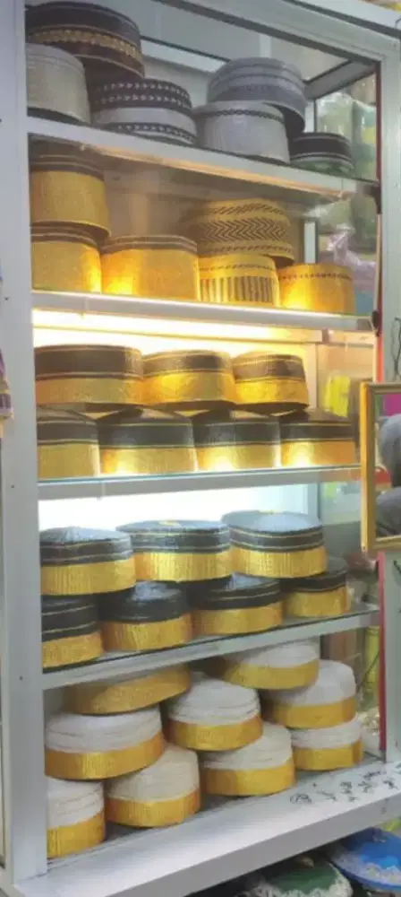 SONGKOK BUGIS KUNING EMAS