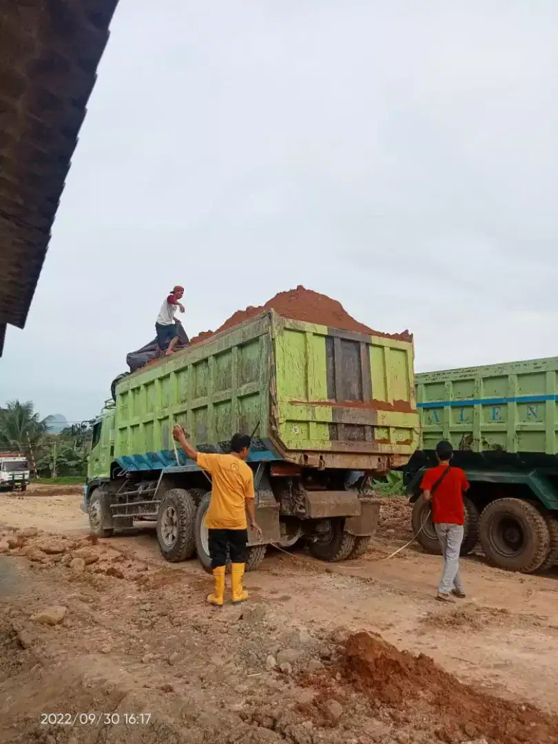 Puing tanah merah pengurugan urug buang puing sampah gali kolam urugan