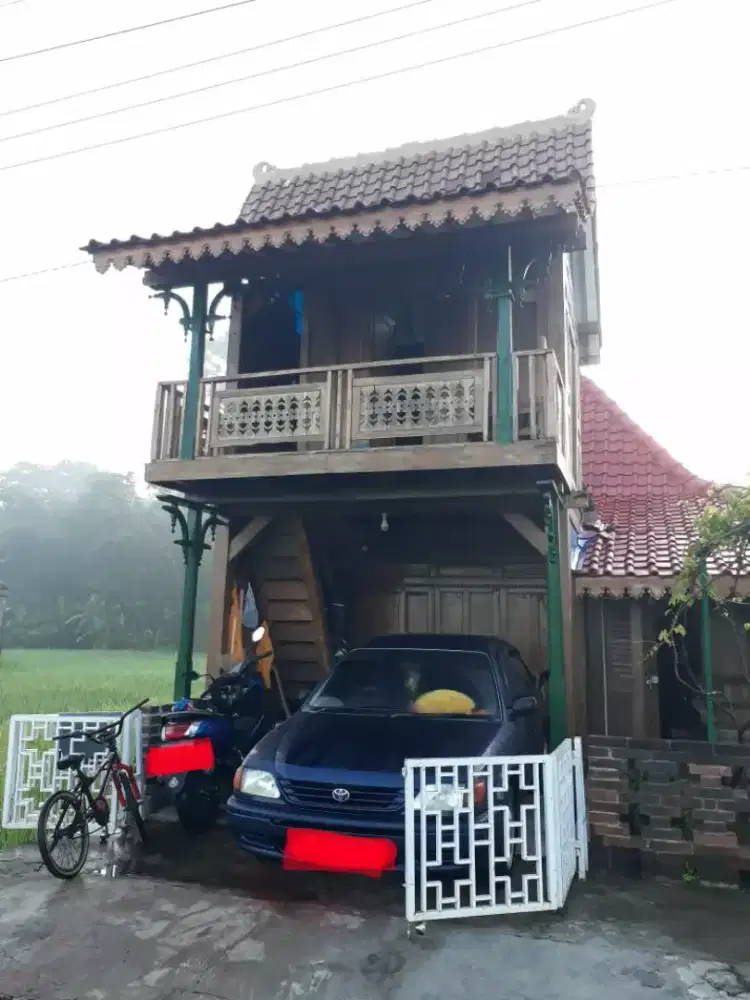 Rumah Gladag Tingkat Kayu Lawasan Unik, tradisional dan Istimewa