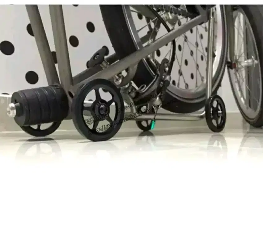 Easy Wheel Brompton Seli Hitam Sepasang