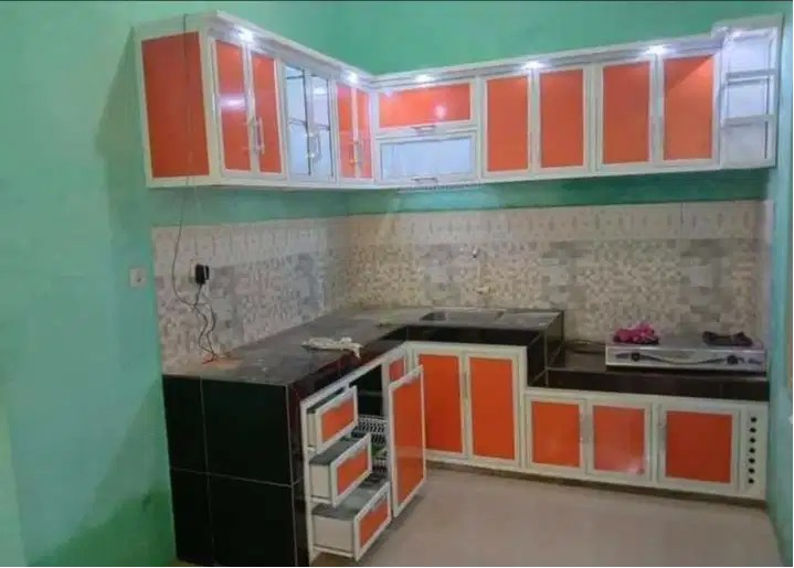 Spesialis aluminium dan kaca