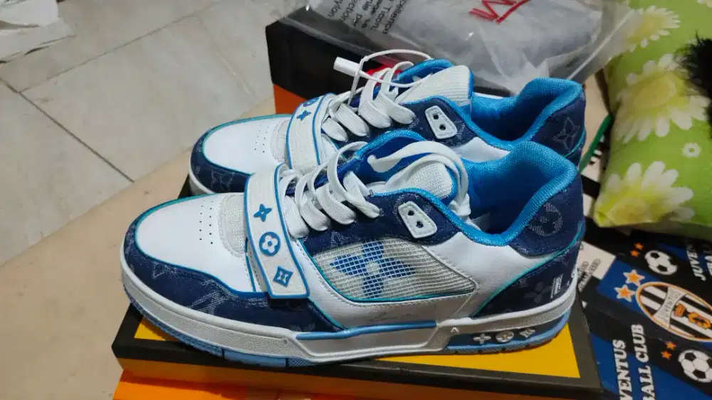 Sepatu Louis Vuitton