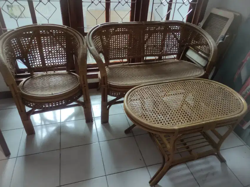 1 set meja + kursi ayaman rotan unik, murah & kuat.