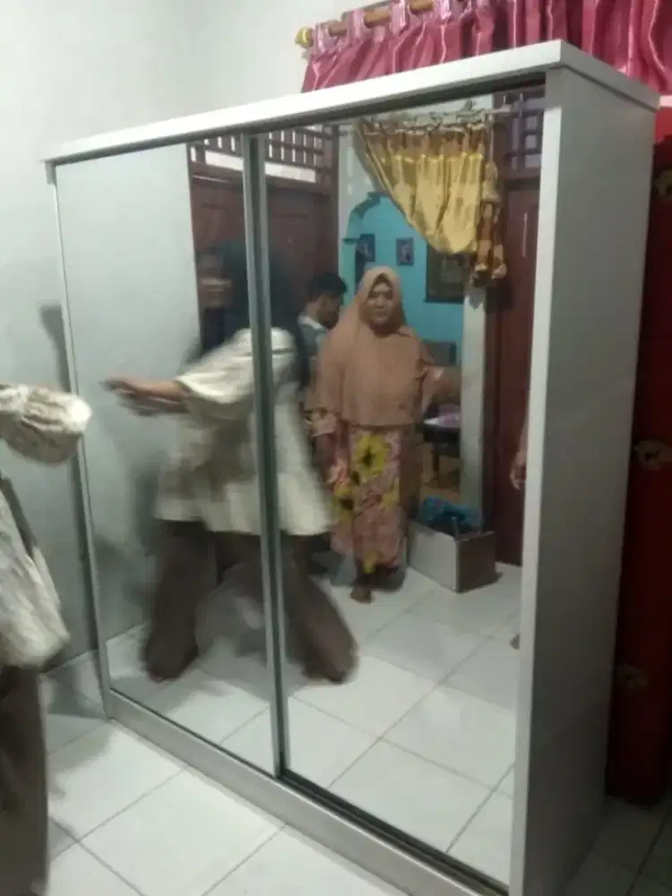 JUAL LEMARI RAKIT DI LOKASI READY WARNA PUTIH 2 PINTU SLED