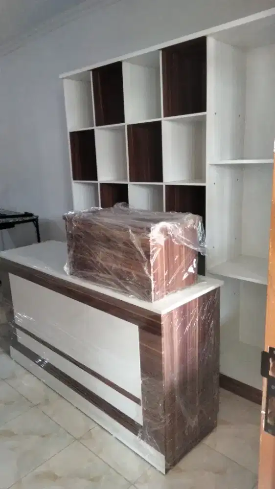 Set laundry dan meja kasir coklat dan putih