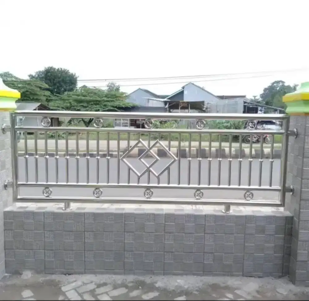 Pagar stainless steel