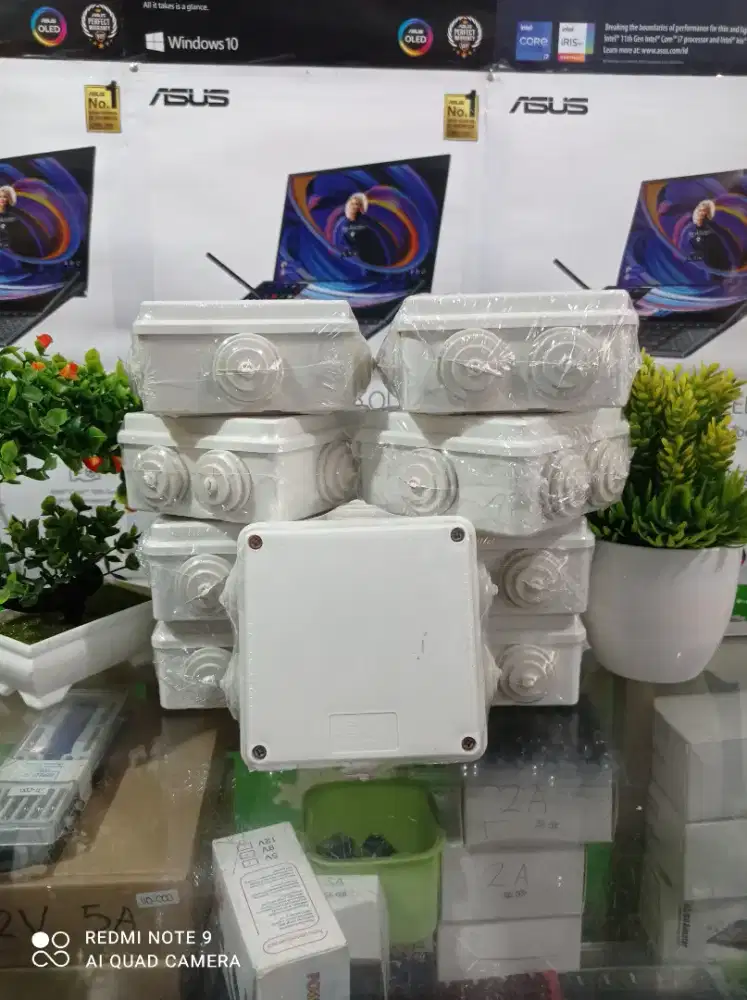 Duradus Box Ukuran 3/4, 10cm x 10cm Warna Putih. mediaLand