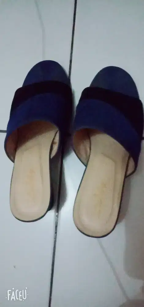 Sendal heels warna biru no 38