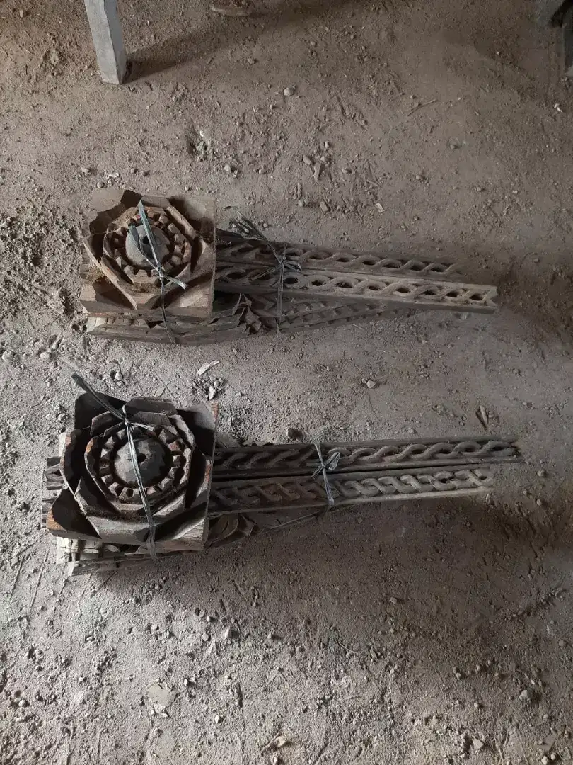 Ukiran jati bekas joglo