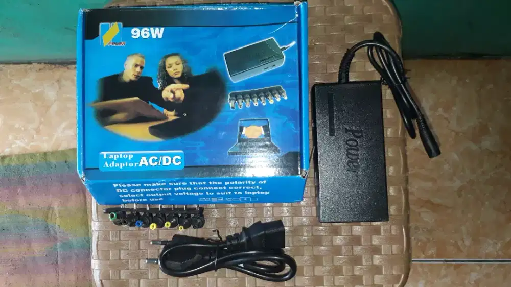 Charger universal untuk laptop, cctv, dll