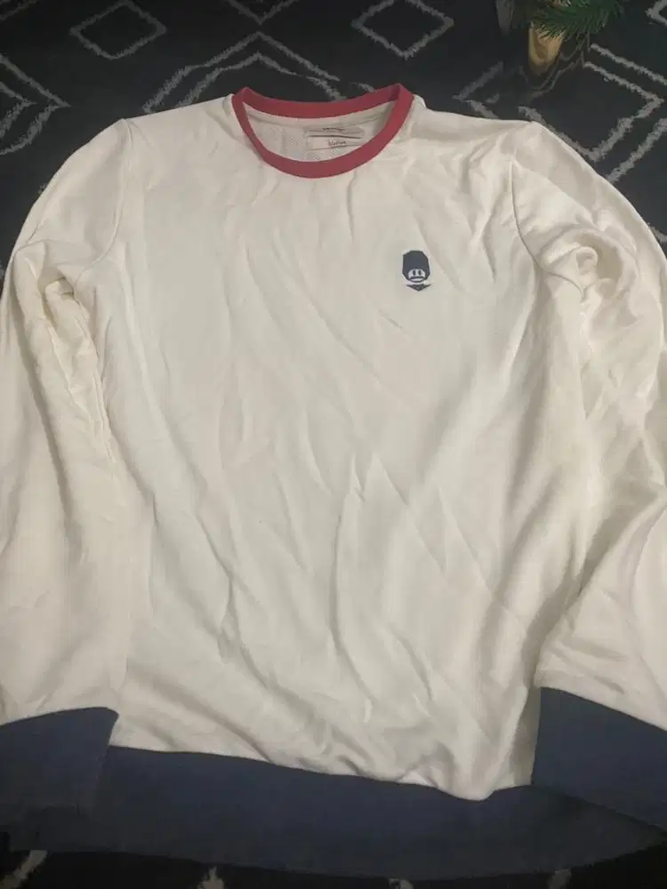 Sweater merek Skelly