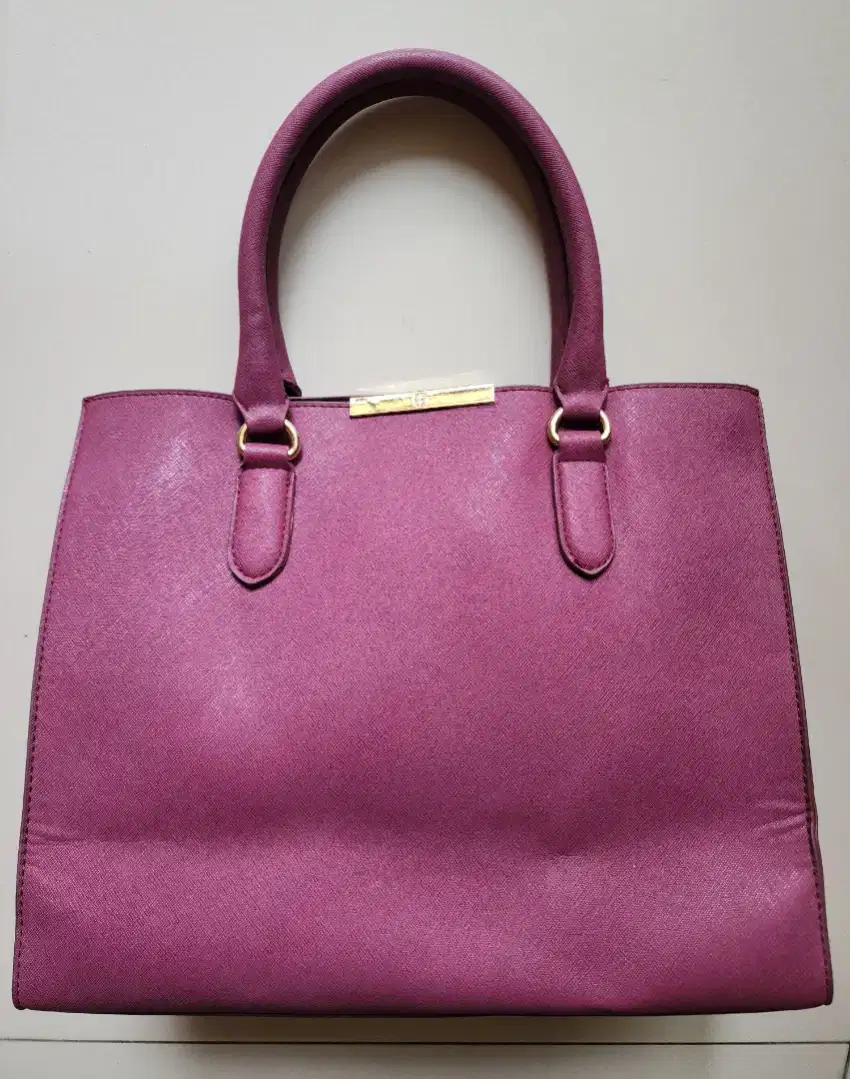 tas wanita, warna merah maroon, bagus..