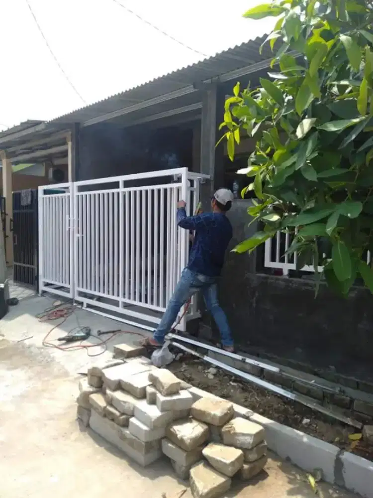 Pagar besi lurus minimalis