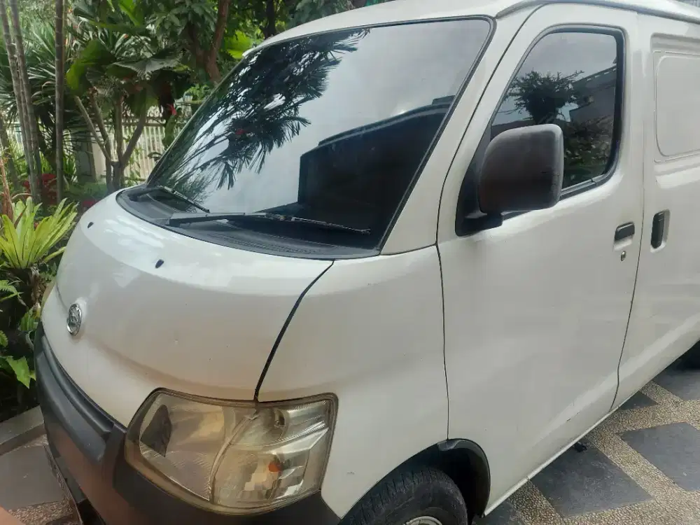 teknisi panggilan kaca film mobil