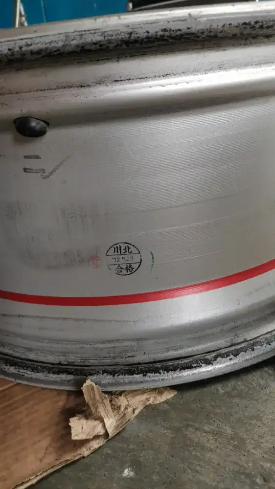 Dijual 2 velg VX200 silver hitam