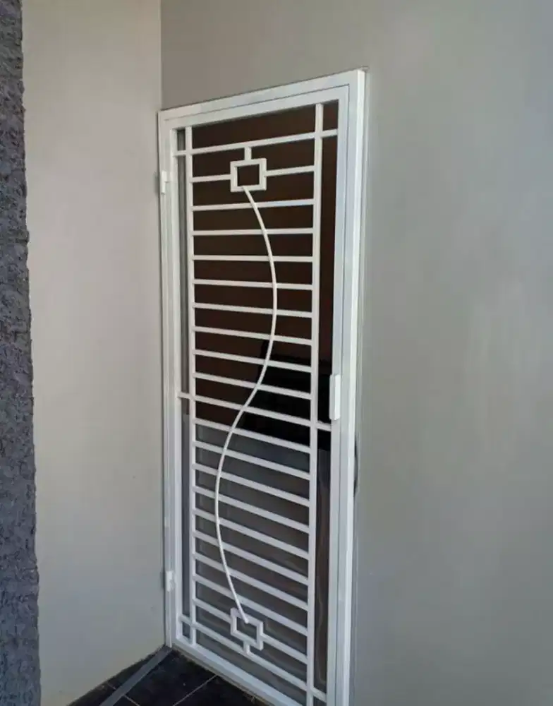 Pintu tralis kasa nyamuk