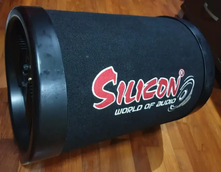 Black Silicon SKA-130 10 inch subwoofer/bastube