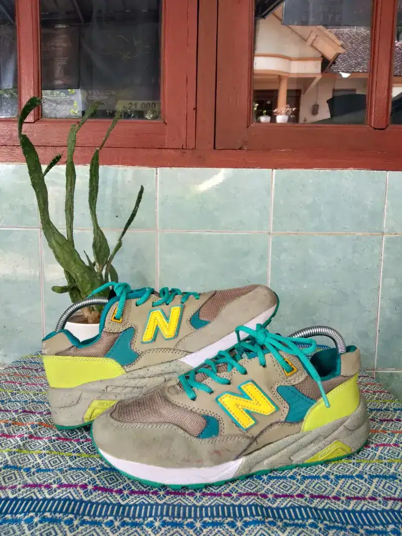 Jual sepatu sneaker pria New balance size 40- 41 insole 26 cm  China