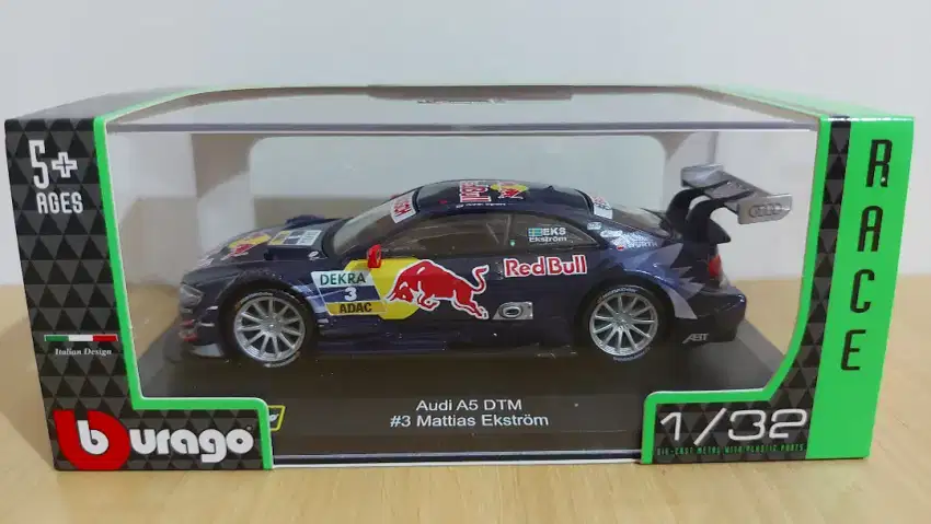 Diecast mobil Audi A5 DTM 3 Matias ekstrom.