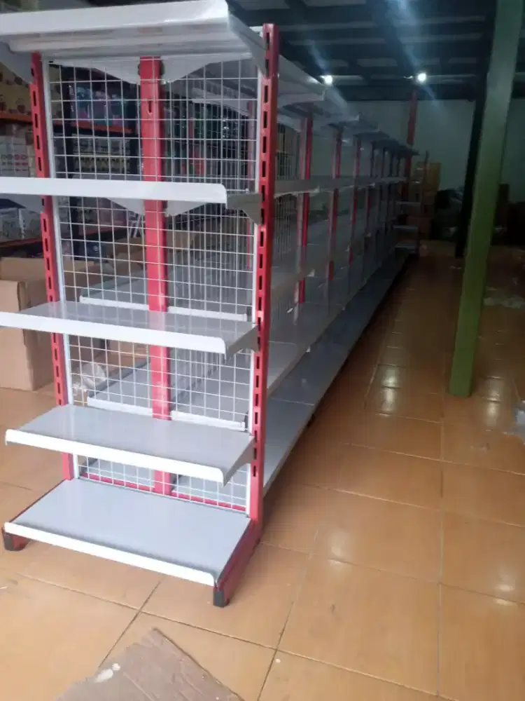 Rak besi supermarket