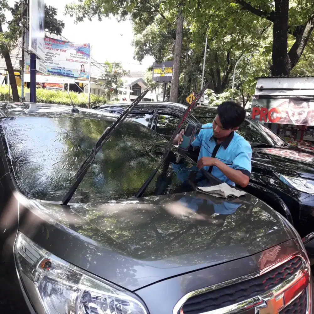 Pasang kaca film mobil murmer