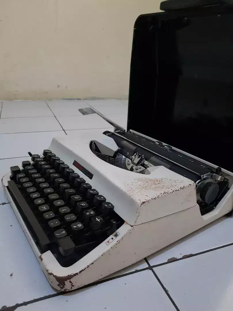 Mesin tik made in Japan