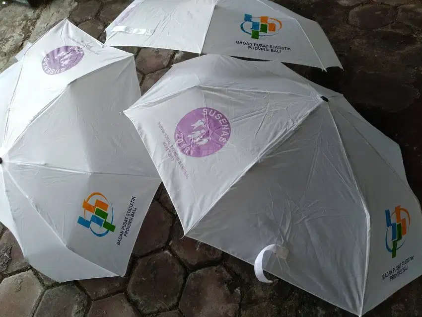 Payung standart, payung promosi sablon, aneka souvenir payung surabaya