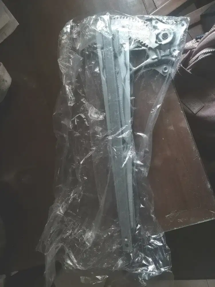 Regulator Kaca Kanan Depan Pengemudi Xpander Original