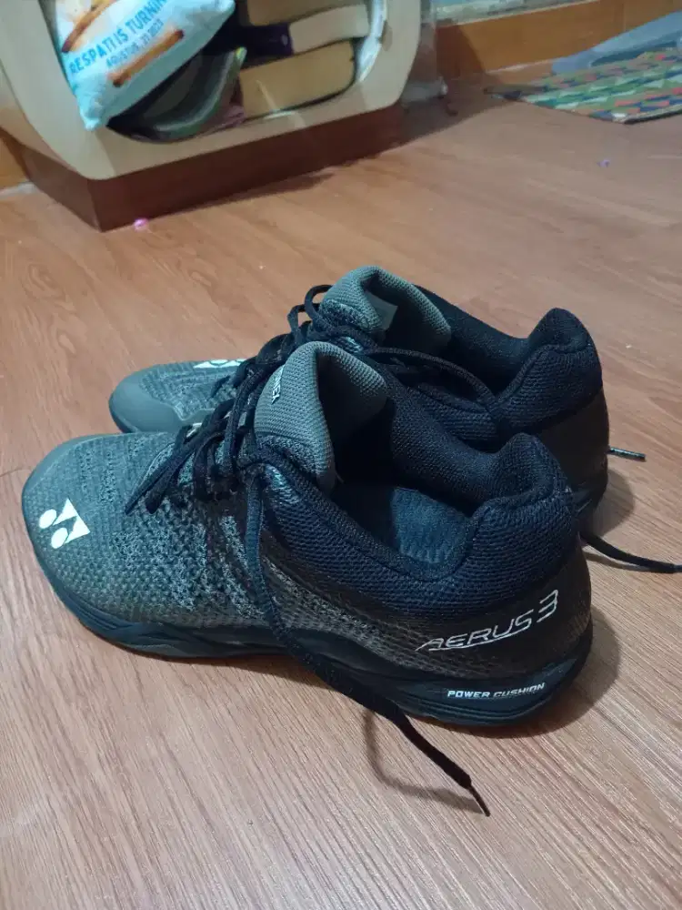 Sepatu yonex sale aerus 3 black