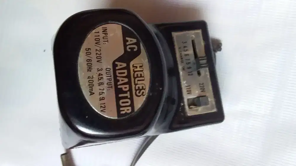 Adaptor merk Heles