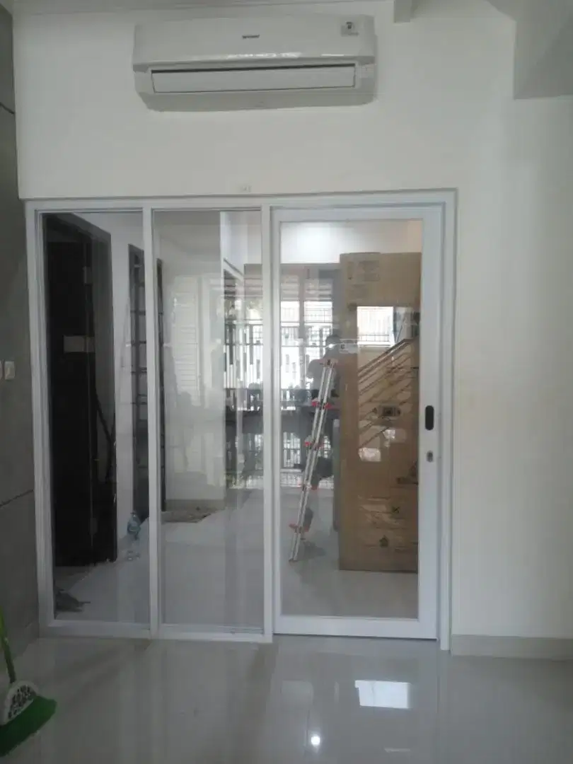 Pintu geser aluminium