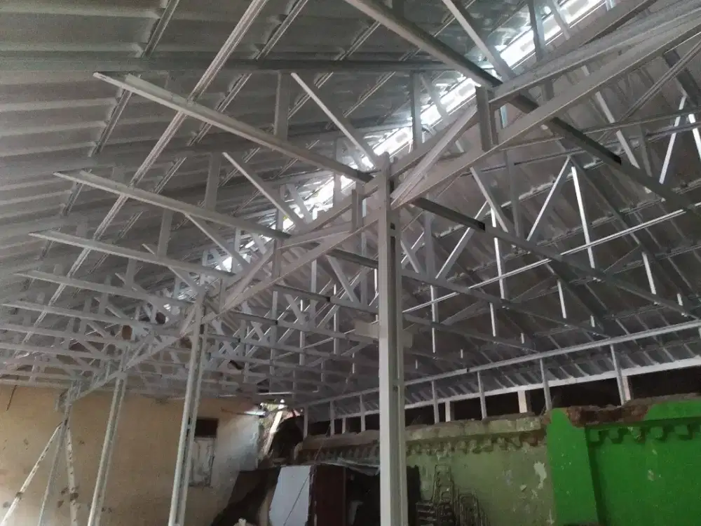 Terima pemasangan rangka atap baja ringan