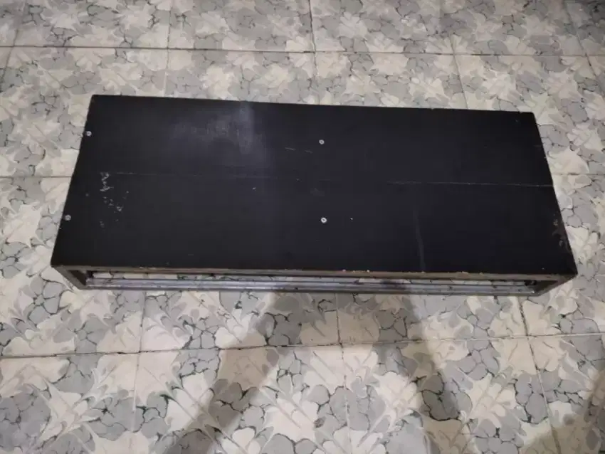 Besi tempat tempat taruh barang