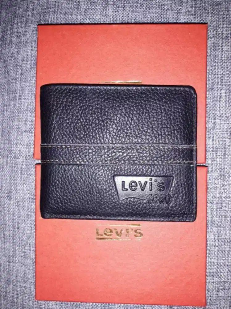 Dompet kulit asli merk LEVI'S-Original leather.