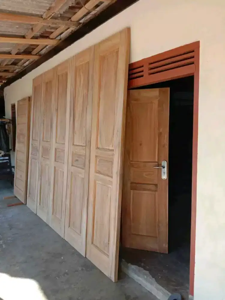 Pintu garasi kayu jati