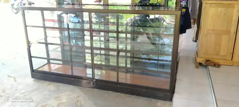 Lemari Etalase Alumanium.