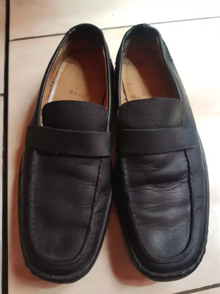 Sepatu bally ori size 42 full kulit jual murah. Minus pemakaian