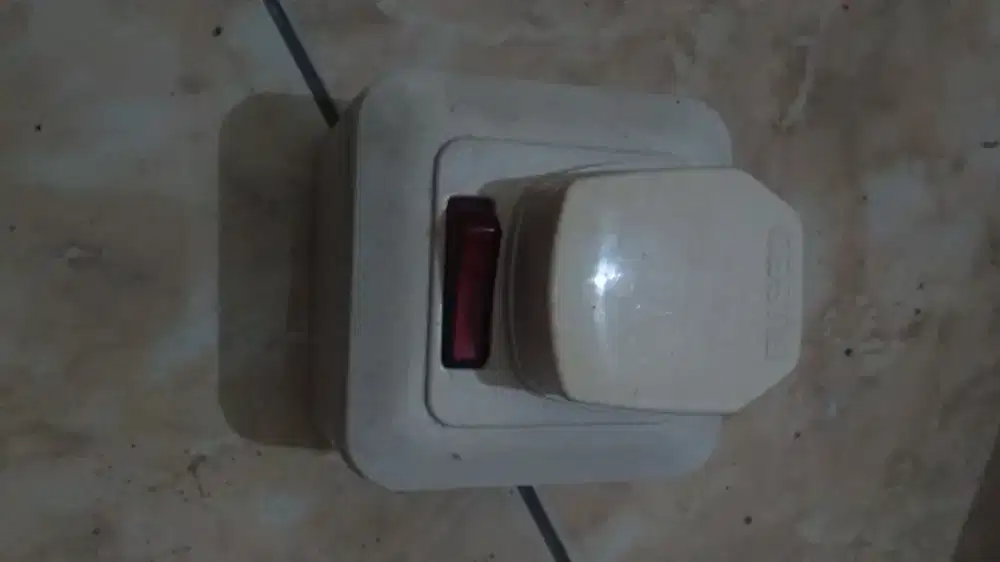 stop kontak AC  Broco