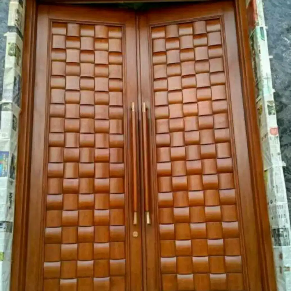 Pintu kayu  klasic dan pintu model baru,