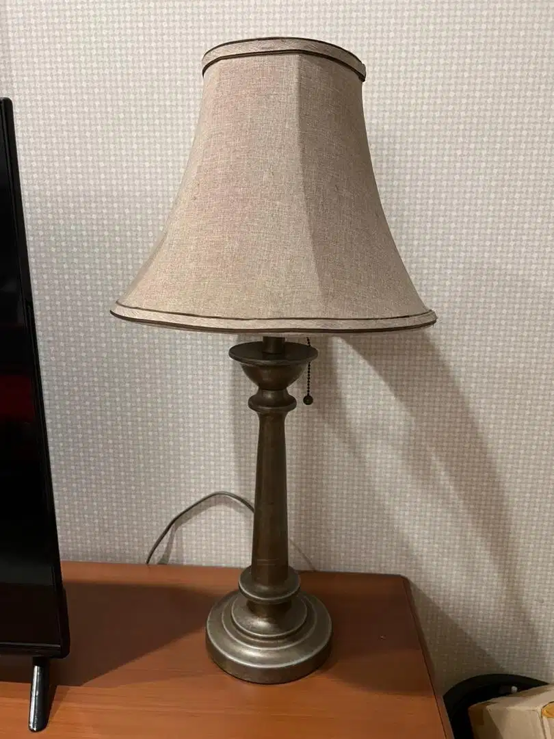 Lampu Meja Informa