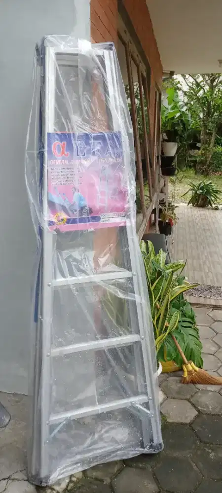 Tangga lipat aluminium merk Alfa 1,75m