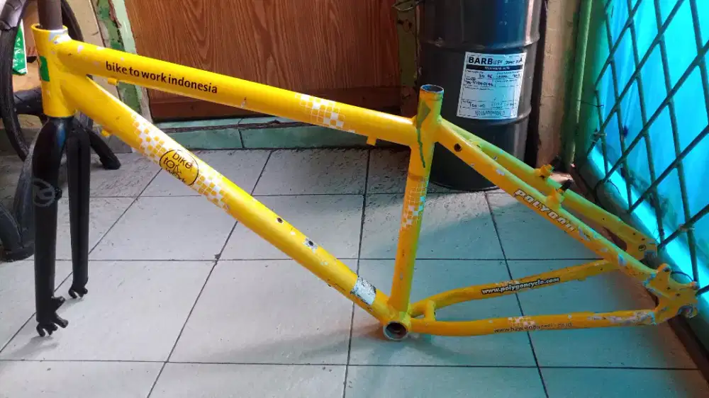 Sepeda Polygon B2W 3x9 spd Shimano mix Black Ciralyc