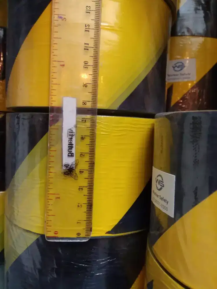 Police line hitam kuning