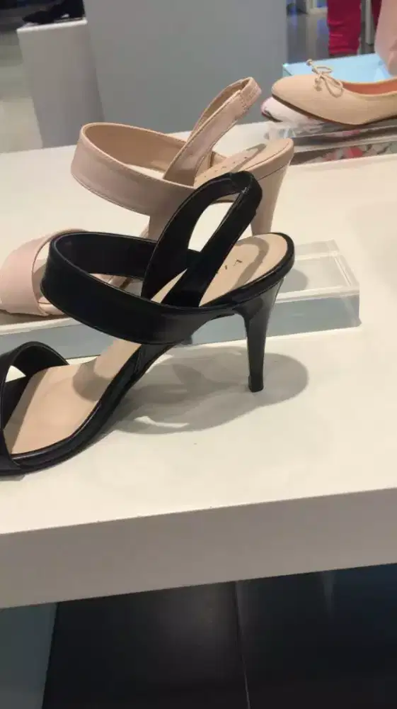 Fashion shoes wanita vinnci